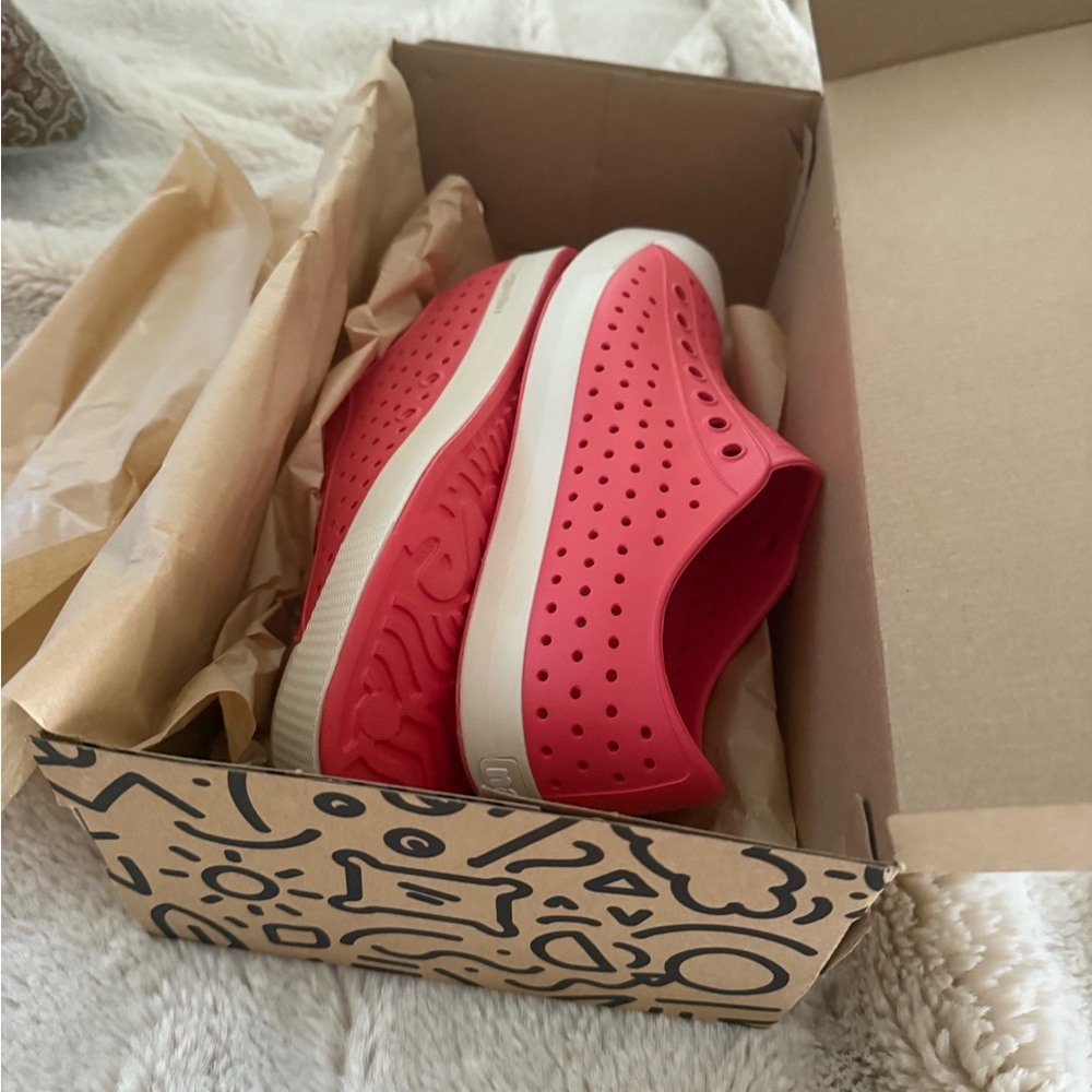 Native Slip-On Sneakers Women’s size 10 new in box - Picture 9 of 12
